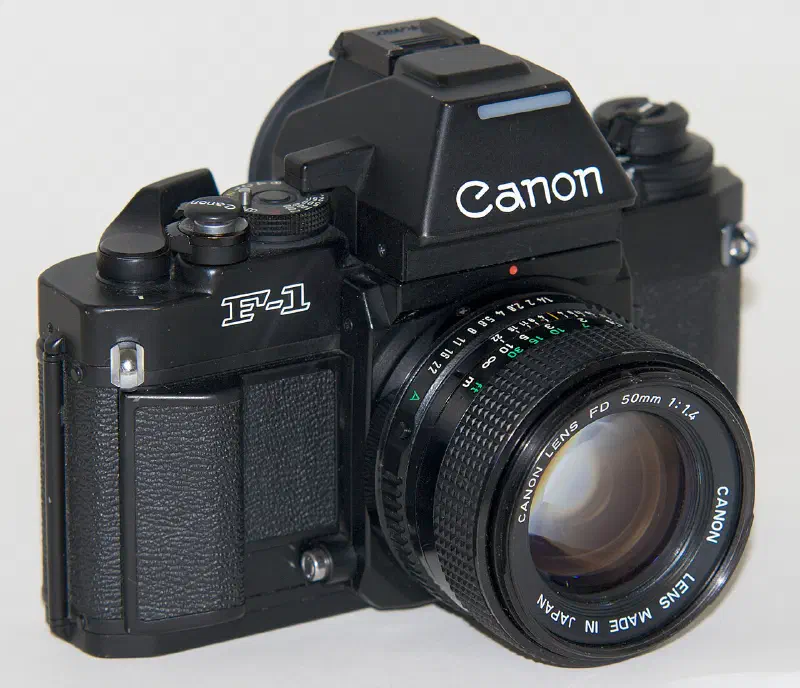 Canon New F-1 min 50mm 1,5 FD von rechts