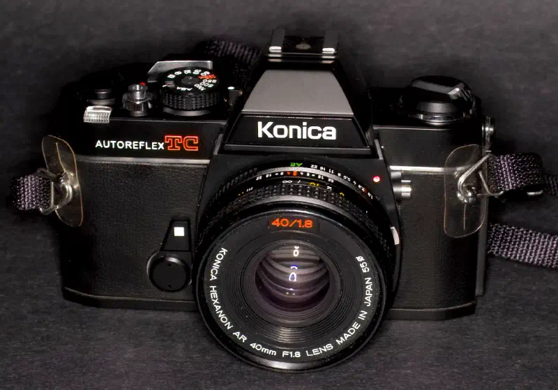 Konica Autoreflex, photographed on its own