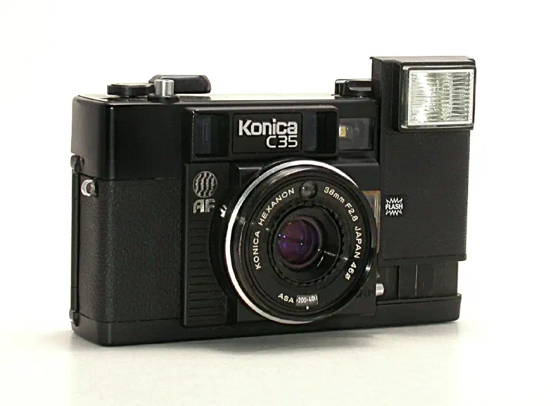 Thought to be one of the first autofocus cameras to go into production.