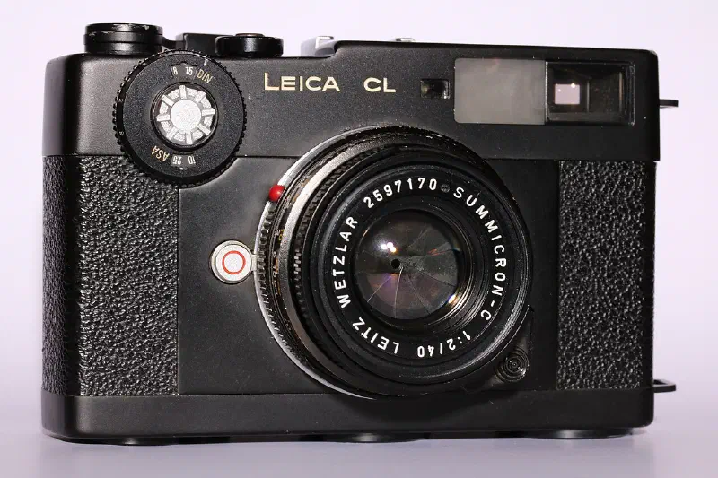 Leica CL with Summicron-C 1:2/40 lens.