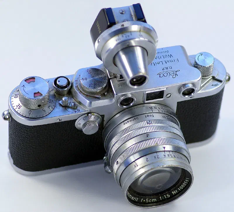 Leica III, photographed on its own