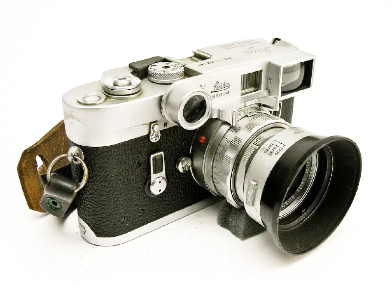 Leica M4, photographed on its own