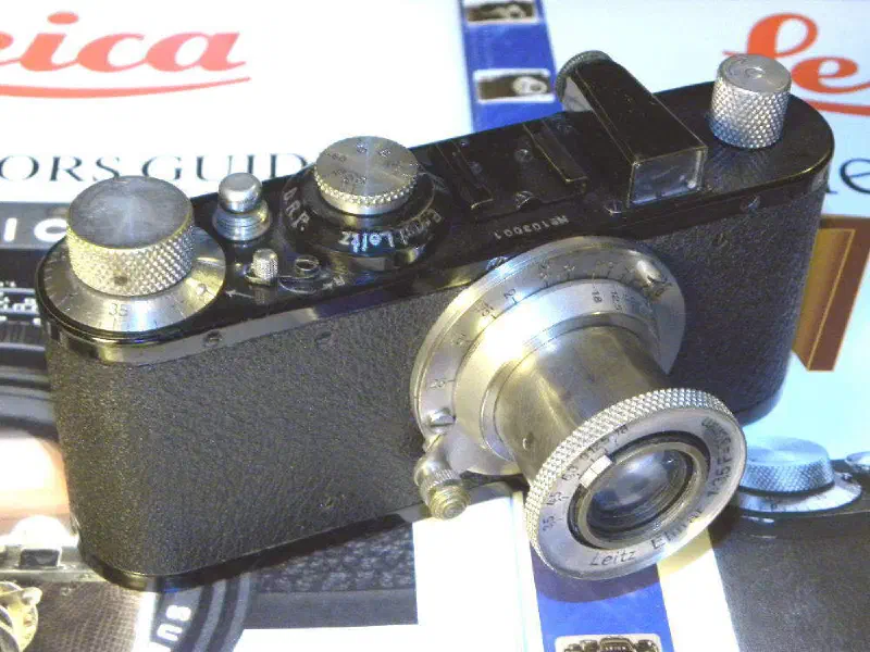 Image of early black Leica Standart with Elmar lens