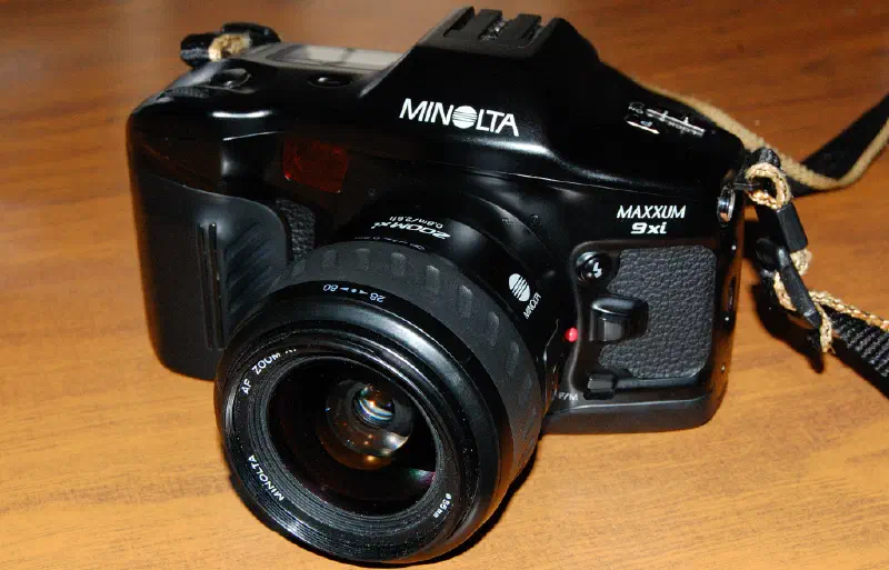 Minolta Maxxum 9xi, with Zoom xi 28-80.