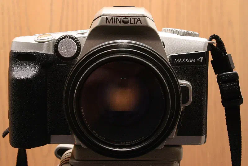 Minolta Maxxum 4, photographed on its own