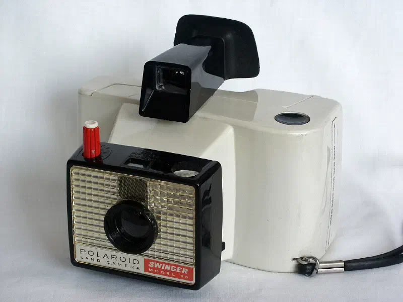 Polaroid Swinger.