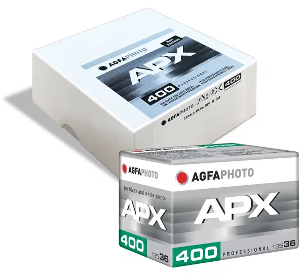 A white AGFAPHOTO APX 400 PROFESSIONAL carton for 135-36 standing in front of a larger white box of the same film in 35mm x 30.5m bulk, both printed with a grey filmstrip and marked for black and white prints