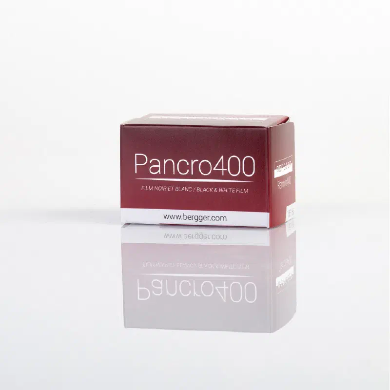 A dark red BERGGER Pancro400 carton on a reflective white surface, marked FILM NOIR ET BLANC / BLACK & WHITE FILM and www.bergger.com
