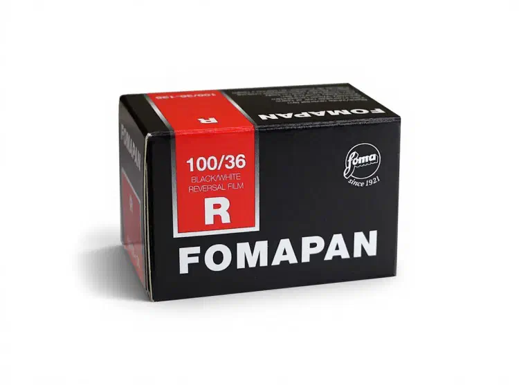 A black FOMAPAN carton seen from a front corner, a red panel on its end marked 100/36 and R