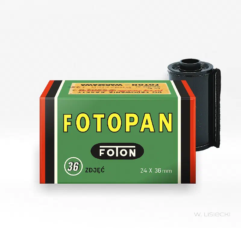 A green FOTON FOTOPAN carton standing beside its 35 mm cassette, marked 36 zdjęć and 24 x 36 mm