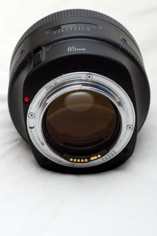 Canon EF 85mm, photographed on its own, off the camera