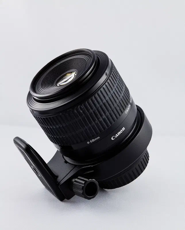 Canon MP-E 65mm f/2.8 1–5x Macro, photographed on its own, off the camera