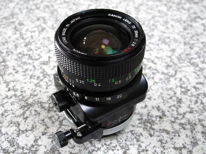 Canon TS 35mm f/2.8 S.S.C., photographed on its own, off the camera