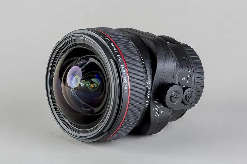 Canon TS-E 17mm, photographed on its own, off the camera