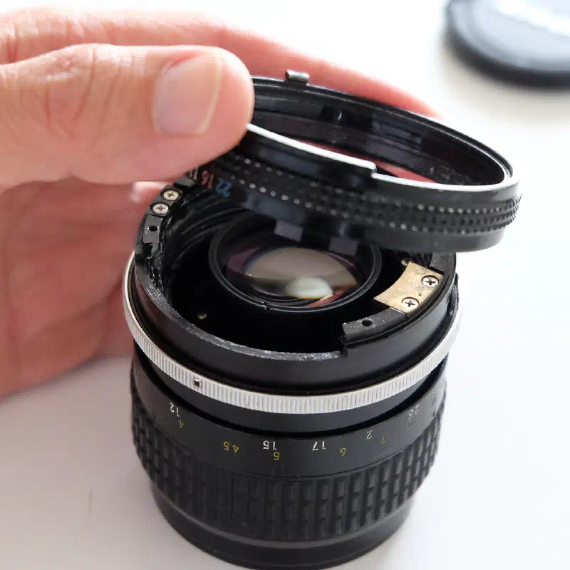Nikon Nikkor 85mm f/2.0, photographed on its own, off the camera