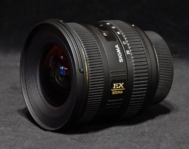 Sigma 10–20mm f/4.0-5.6 AF EX DC, photographed on its own, off the camera