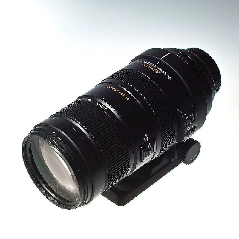 Sigma 120–400mm f/4.5-5.6 APO DG OS HSM, photographed on its own, off the camera
