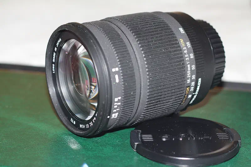 Sigma 18–250mm f/3.5-6.3 DC OS HSM, photographed on its own, off the camera