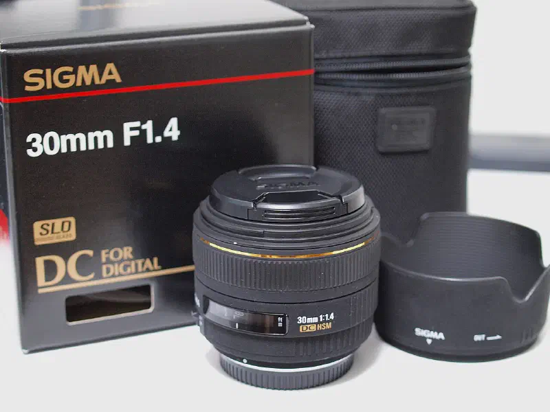 Sigma 30mm f/1.4 EX DC, photographed on its own, off the camera